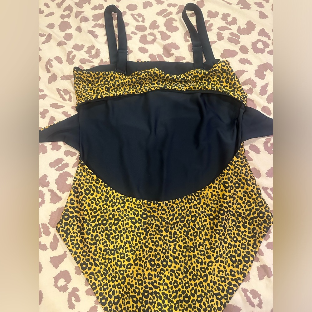 Reversible Leopard / Black Print One-Piece Swimsuit cut out bathing suit - Picture 4 of 17